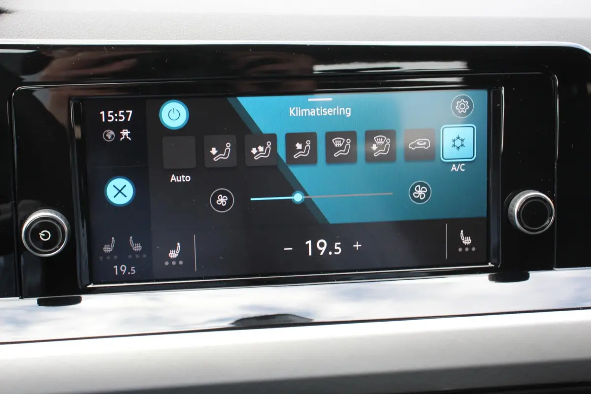 1.0 TSI 110pk Automaat Life Navigatie Climate Control Navigatie Camera Digitale Cockpit Parkeer sensoren  V+A DAB Cruise Control Lichtmetalen Velgen