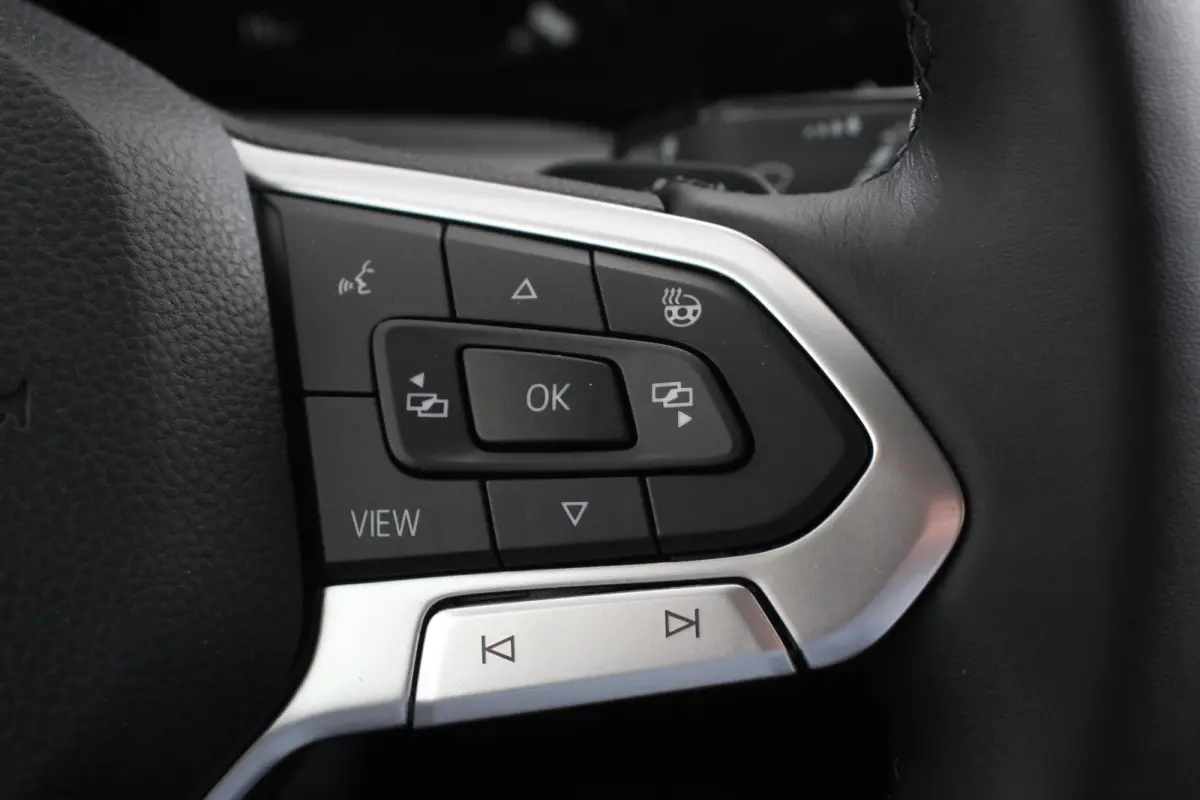 1.0 TSI 110pk Automaat Life Navigatie Climate Control Navigatie Camera Digitale Cockpit Parkeer sensoren  V+A DAB Cruise Control Lichtmetalen Velgen