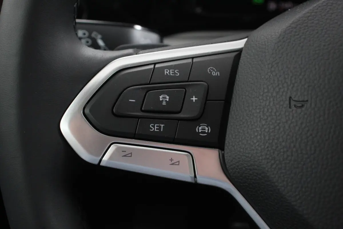 1.0 TSI 110pk Automaat Life Navigatie Climate Control Navigatie Camera Digitale Cockpit Parkeer sensoren  V+A DAB Cruise Control Lichtmetalen Velgen
