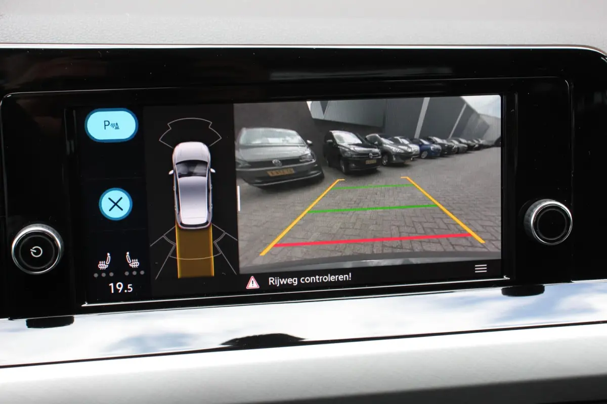 1.0 TSI 110pk Automaat Life Navigatie Climate Control Navigatie Camera Digitale Cockpit Parkeer sensoren  V+A DAB Cruise Control Lichtmetalen Velgen