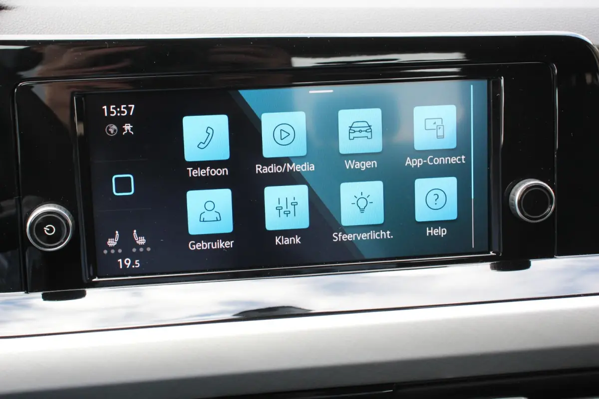 1.0 TSI 110pk Automaat Life Navigatie Climate Control Navigatie Camera Digitale Cockpit Parkeer sensoren  V+A DAB Cruise Control Lichtmetalen Velgen