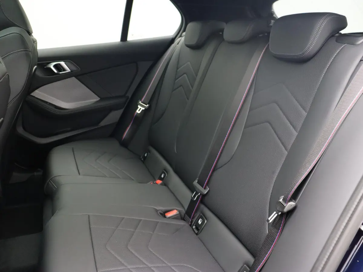 120 M Sport Design Edition | M Sportpakket Pro | Stuurwielrand Verwarmd | Panoramadak | 	Elektrisch Verstelbare Sportstoelen | Harman Kardon | 19''