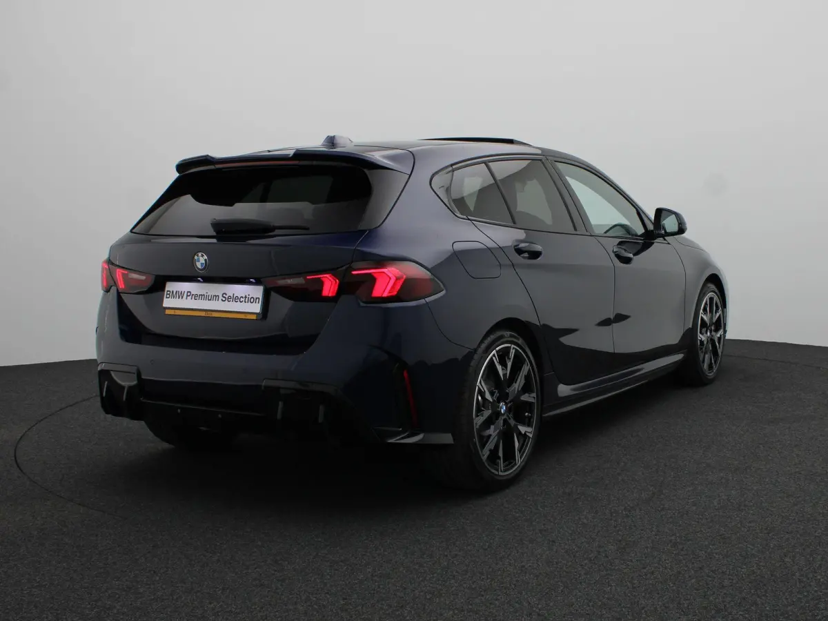 120 M Sport Design Edition | M Sportpakket Pro | Stuurwielrand Verwarmd | Panoramadak | 	Elektrisch Verstelbare Sportstoelen | Harman Kardon | 19''