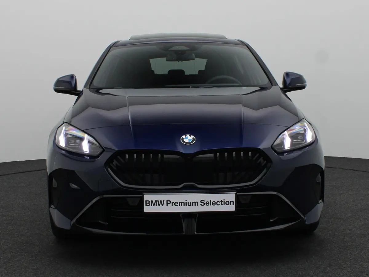 120 M Sport Design Edition | M Sportpakket Pro | Stuurwielrand Verwarmd | Panoramadak | 	Elektrisch Verstelbare Sportstoelen | Harman Kardon | 19''