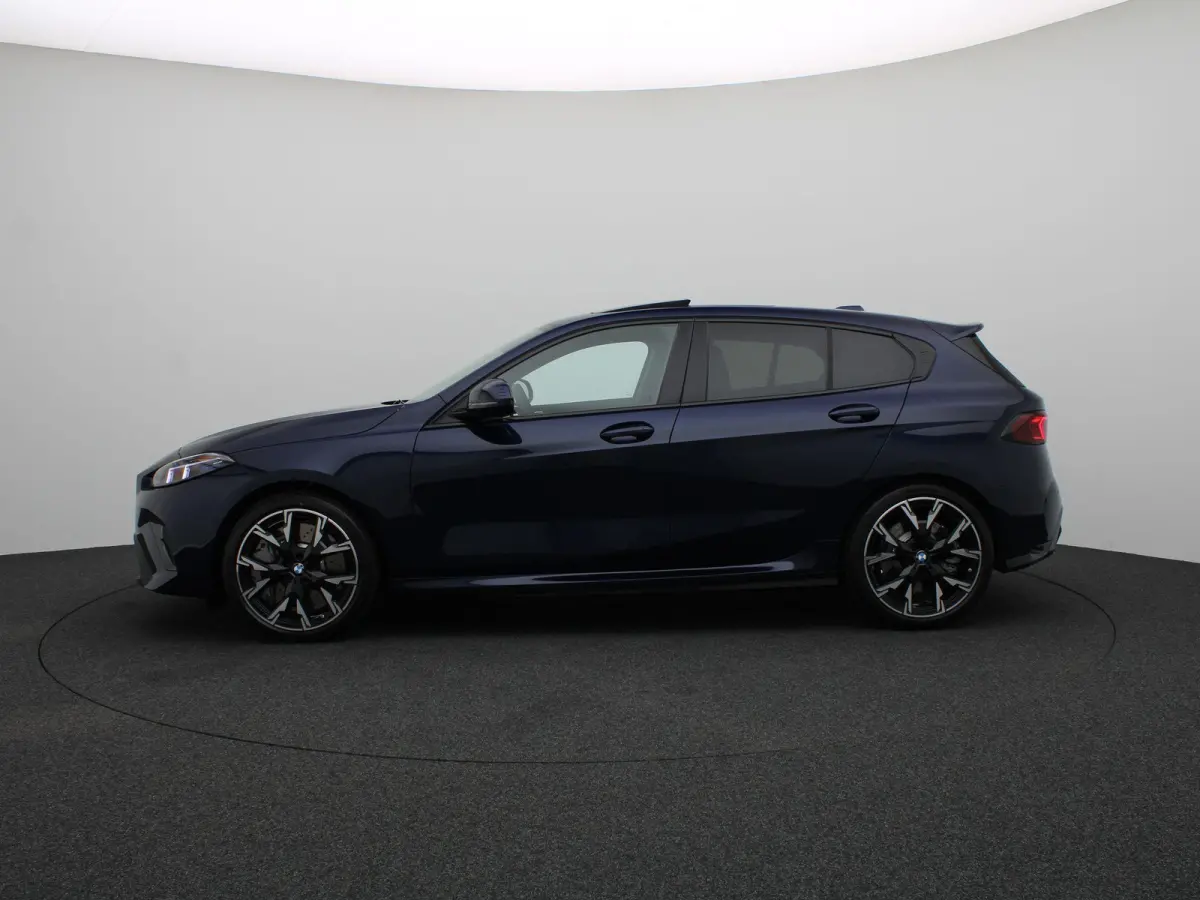 120 M Sport Design Edition | M Sportpakket Pro | Stuurwielrand Verwarmd | Panoramadak | 	Elektrisch Verstelbare Sportstoelen | Harman Kardon | 19''