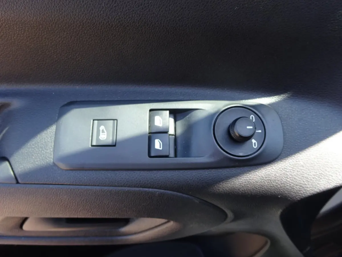 1.2 PureTech Pro BENZINE AIRCO NAVI CRUISE CONTROL PDC SCHUIFDEUR