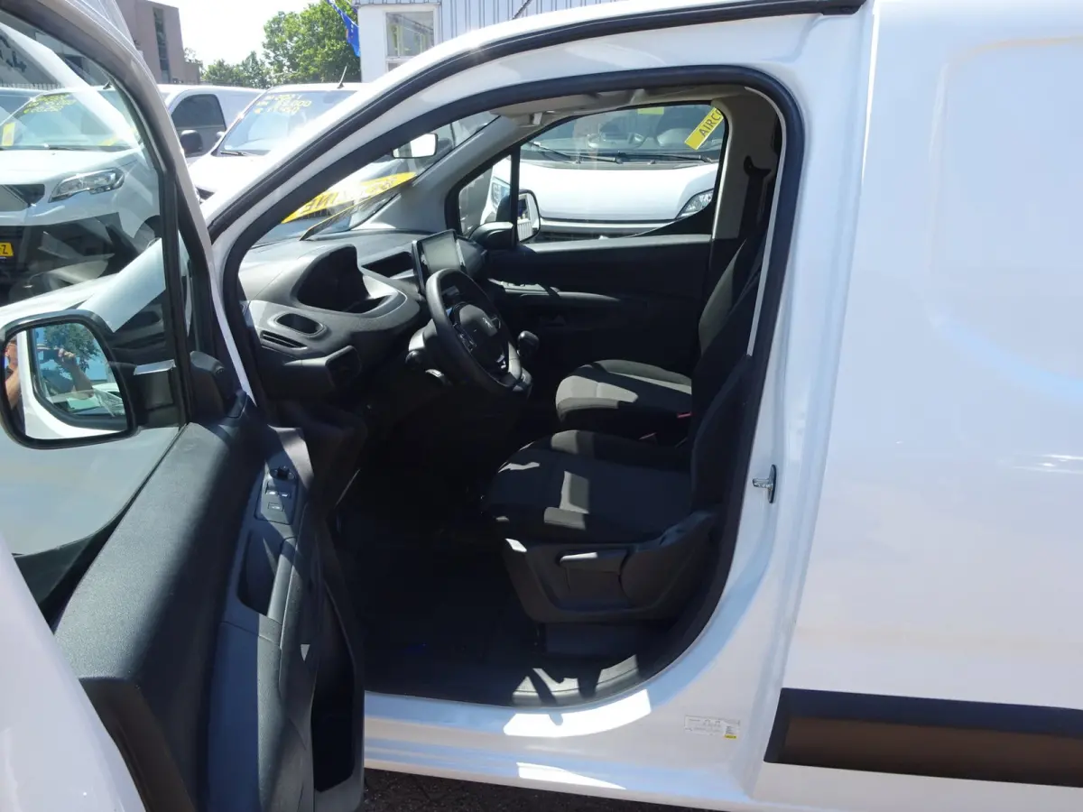 1.2 PureTech Pro BENZINE AIRCO NAVI CRUISE CONTROL PDC SCHUIFDEUR
