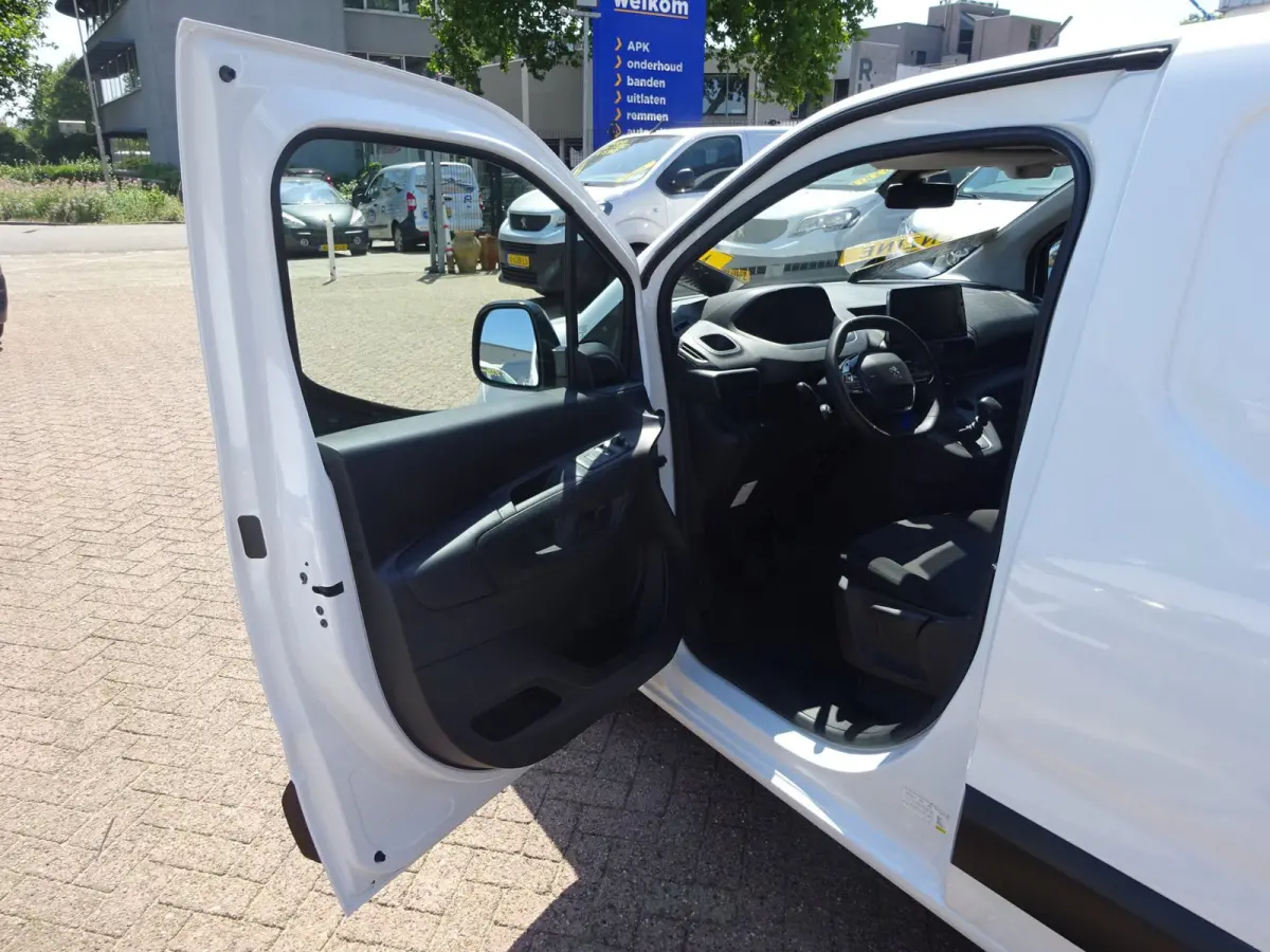 1.2 PureTech Pro BENZINE AIRCO NAVI CRUISE CONTROL PDC SCHUIFDEUR