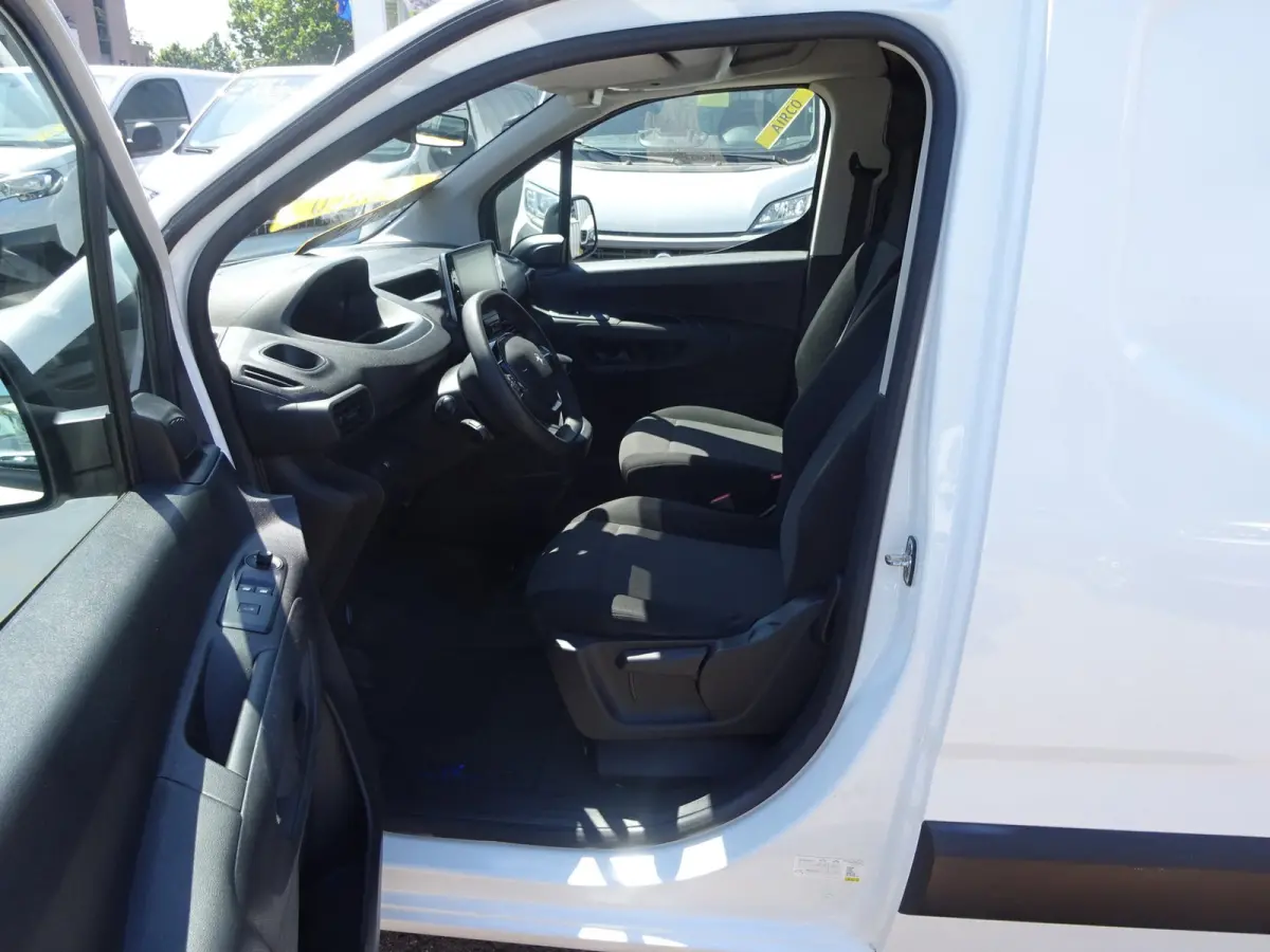 1.2 PureTech Pro BENZINE AIRCO NAVI CRUISE CONTROL PDC SCHUIFDEUR