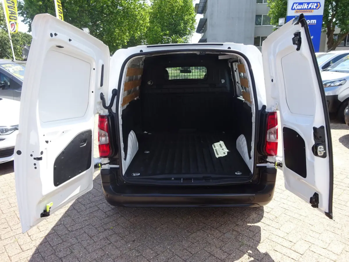 1.2 PureTech Pro BENZINE AIRCO NAVI CRUISE CONTROL PDC SCHUIFDEUR