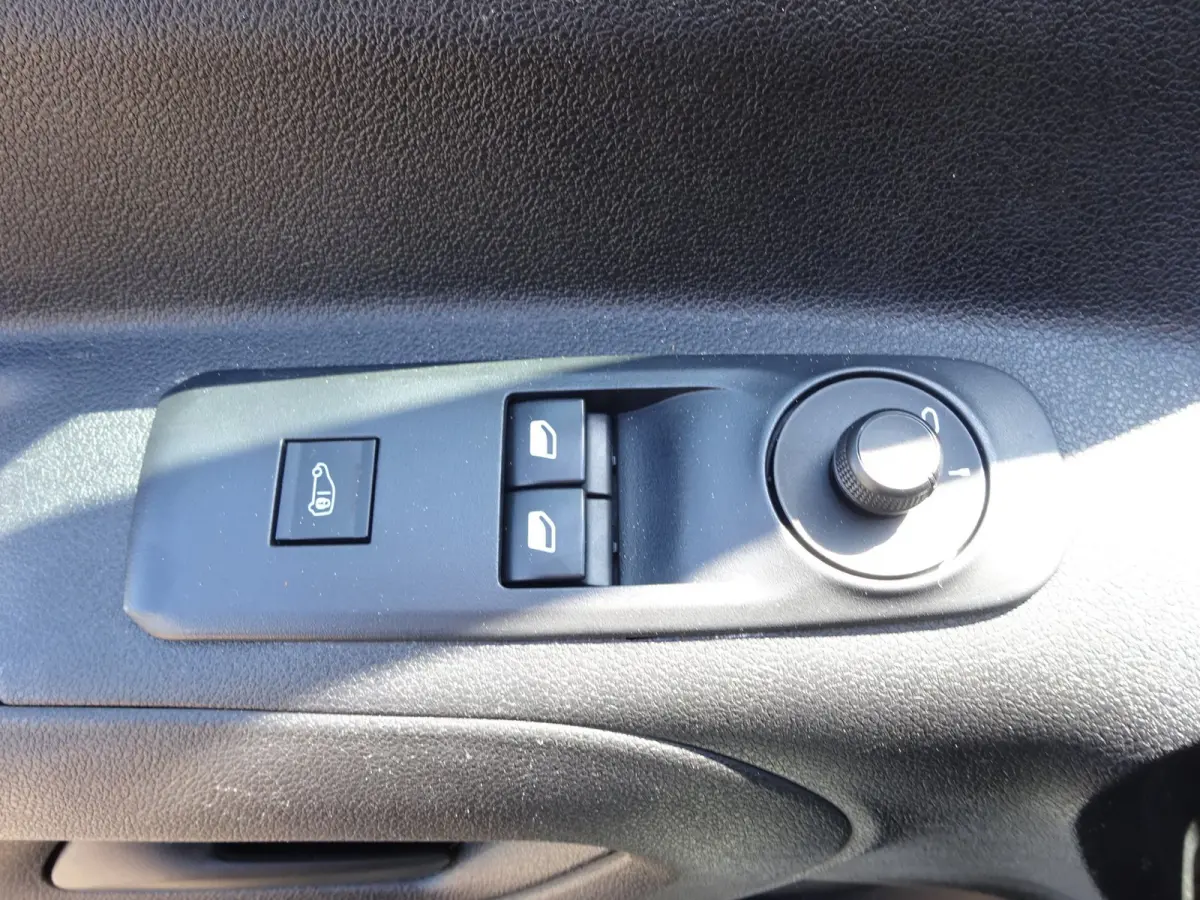 1.2 PureTech Pro BENZINE AIRCO NAVI CRUISE CONTROL PDC SCHUIFDEUR