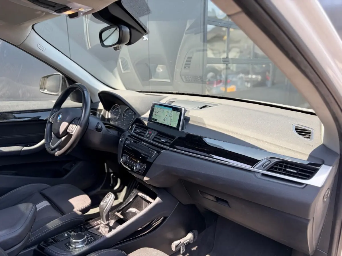 sDrive20i Aut. Sport Line Pano LED HUD Navi+ Cruise PDC 18inch