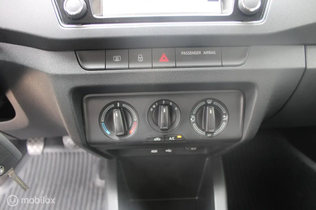 1.0 TSI Ambition 1e Eigenaar NL Auto | Airco | Cruise | Navigatie | Parkeersensoren.