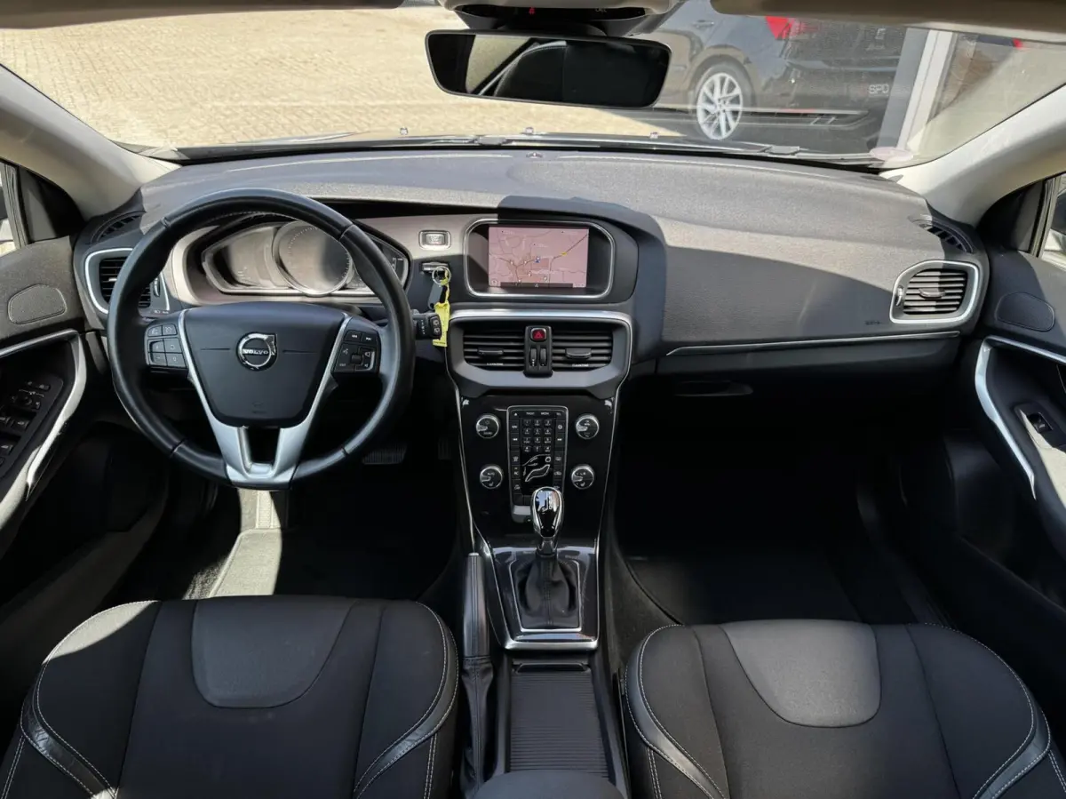 1.5 T2 Polar+|LED|Trekhaak|Automaat|NAP|Stoelverwa