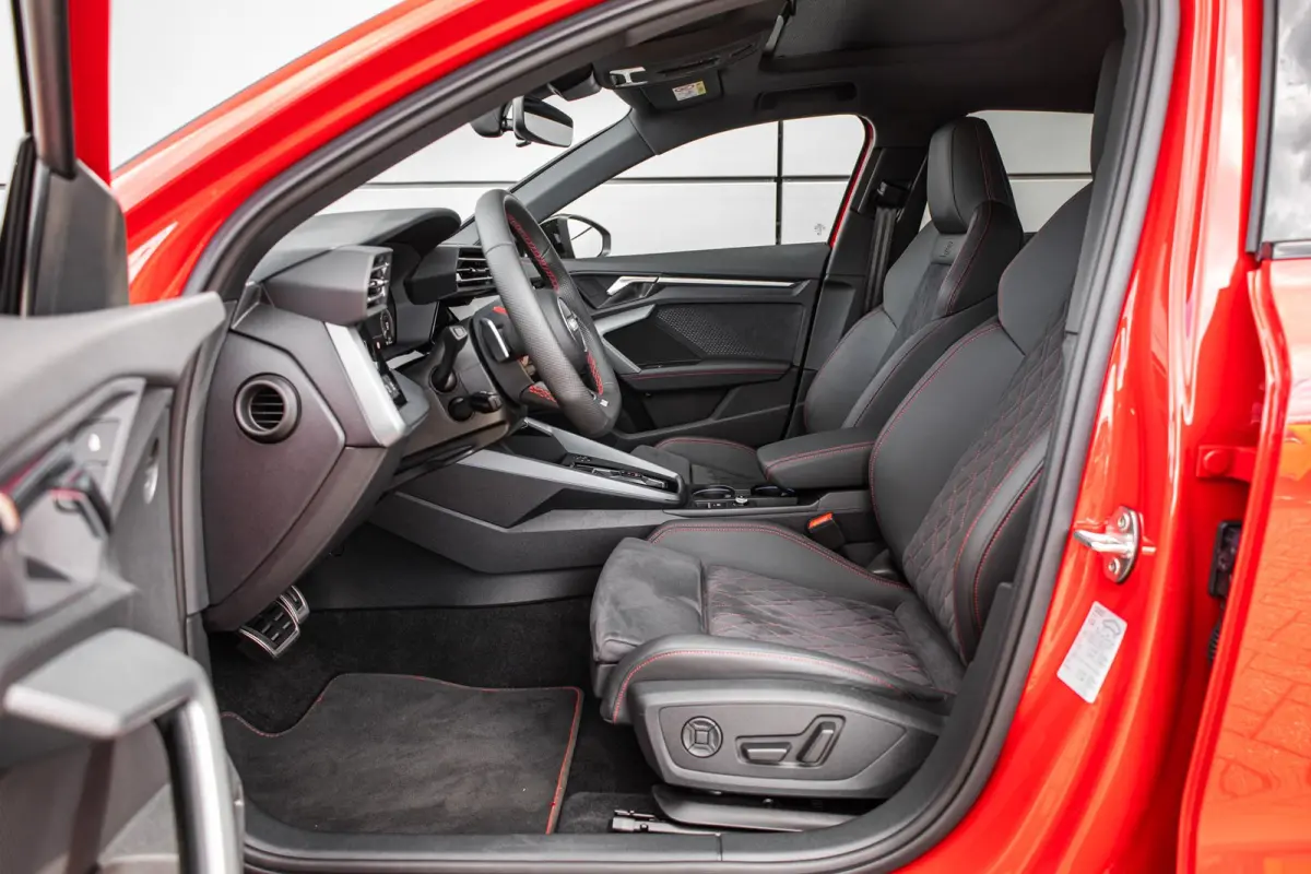 45 TFSIe 272pk S edition Competition | 19" LMV | Panoramadak | Sonos | Alcantara Stoel | Rode Stiksel