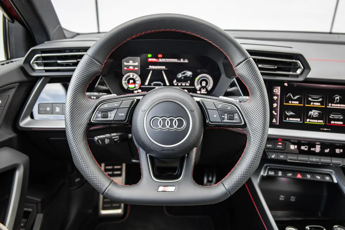 45 TFSIe 272pk S edition Competition | 19" LMV | Panoramadak | Sonos | Alcantara Stoel | Rode Stiksel