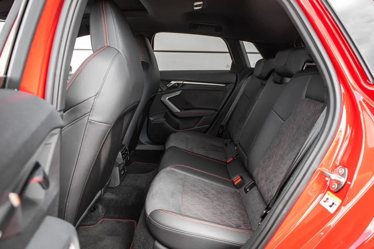 45 TFSIe 272pk S edition Competition | 19" LMV | Panoramadak | Sonos | Alcantara Stoel | Rode Stiksel