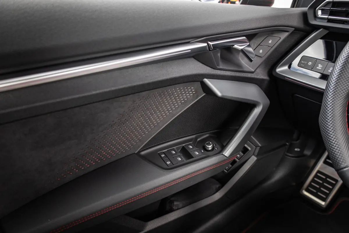 45 TFSIe 272pk S edition Competition | 19" LMV | Panoramadak | Sonos | Alcantara Stoel | Rode Stiksel