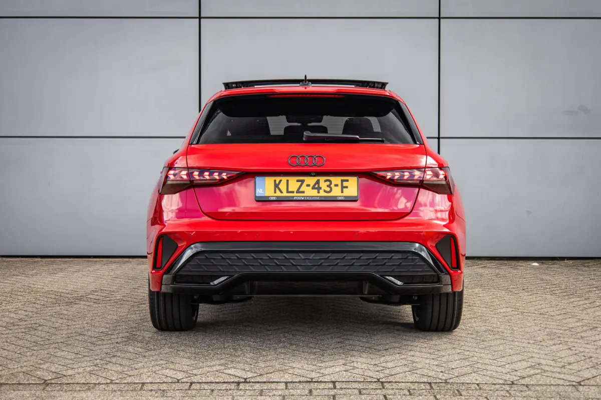 45 TFSIe 272pk S edition Competition | 19" LMV | Panoramadak | Sonos | Alcantara Stoel | Rode Stiksel