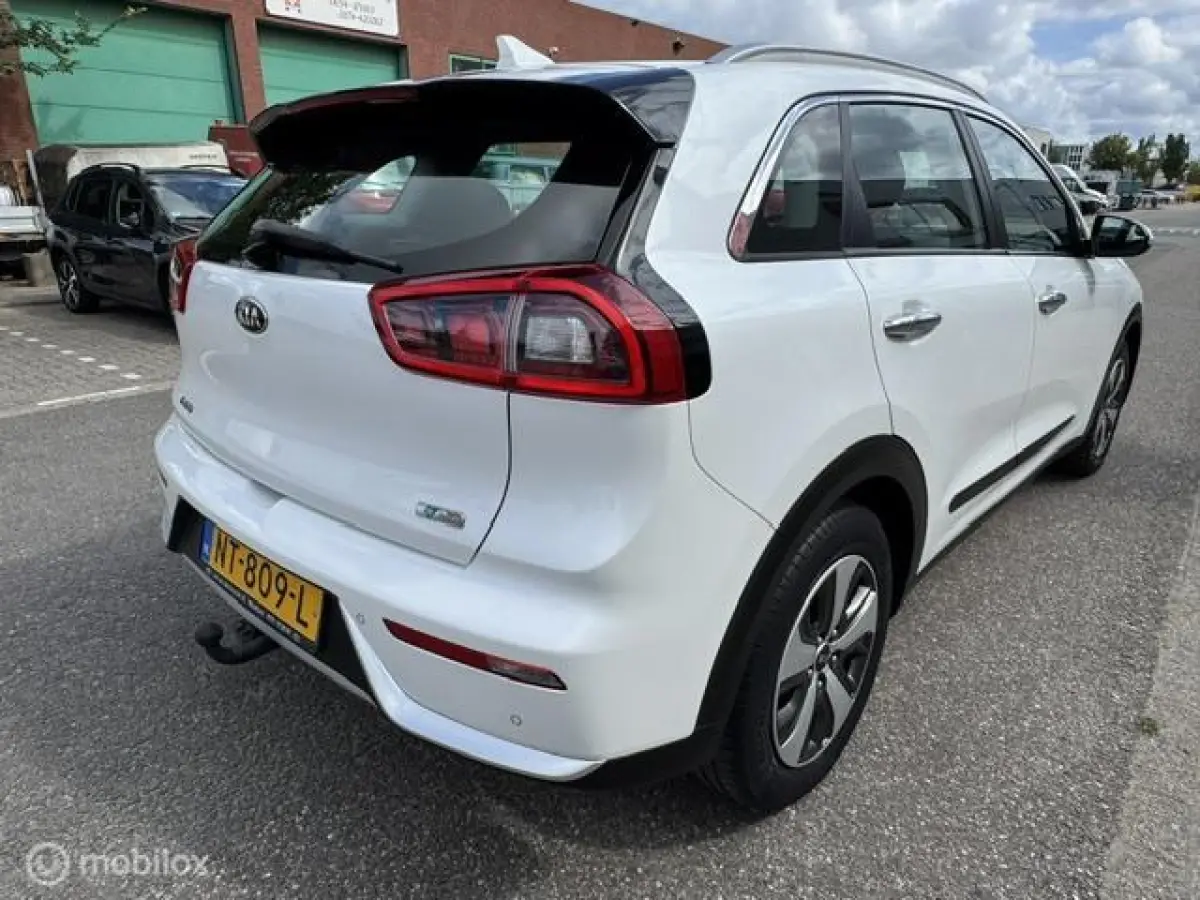 1.6 GDi Hybrid DynamicLine Trekhaak , Navigatie , Achteruit rij camera , Cruise controle , Climate controle , Lane assist , Dealer onderhouden met onderhoud historie