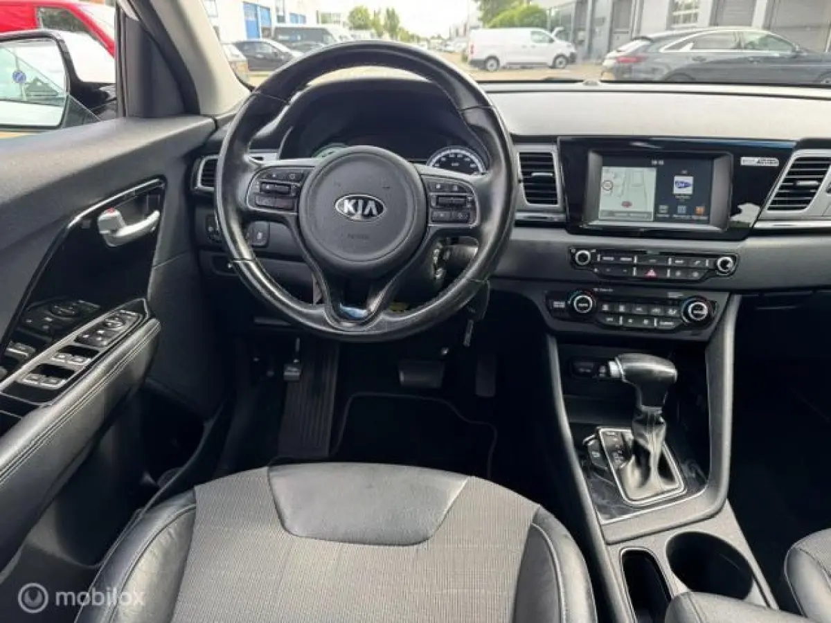 1.6 GDi Hybrid DynamicLine Trekhaak , Navigatie , Achteruit rij camera , Cruise controle , Climate controle , Lane assist , Dealer onderhouden met onderhoud historie