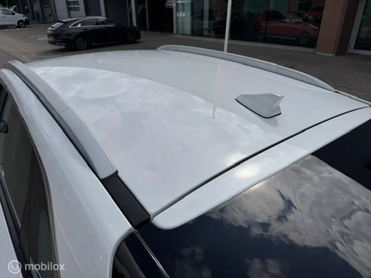1.6 GDi Hybrid DynamicLine Trekhaak , Navigatie , Achteruit rij camera , Cruise controle , Climate controle , Lane assist , Dealer onderhouden met onderhoud historie