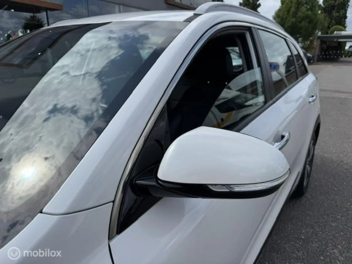 1.6 GDi Hybrid DynamicLine Trekhaak , Navigatie , Achteruit rij camera , Cruise controle , Climate controle , Lane assist , Dealer onderhouden met onderhoud historie