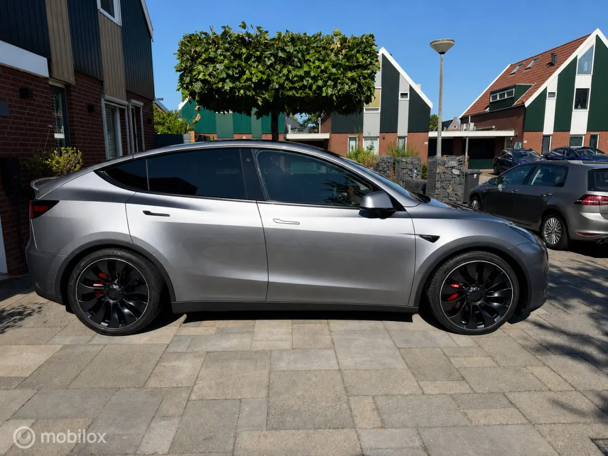 Performance 2023 AWD 75 kWh