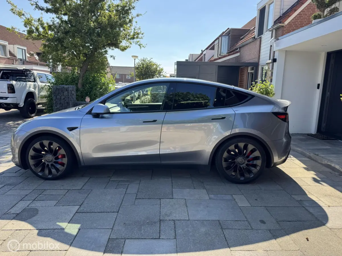 Performance 2023 AWD 75 kWh