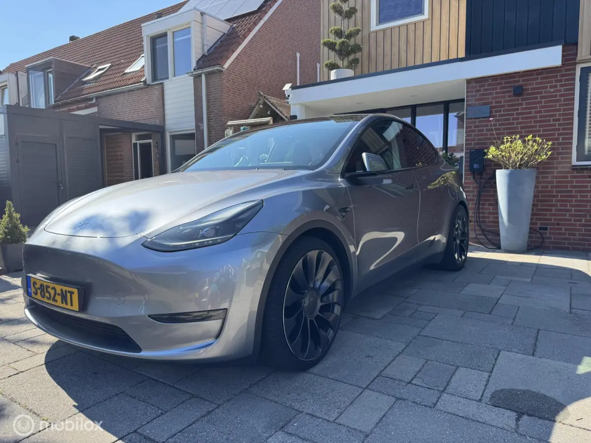 Performance 2023 AWD 75 kWh