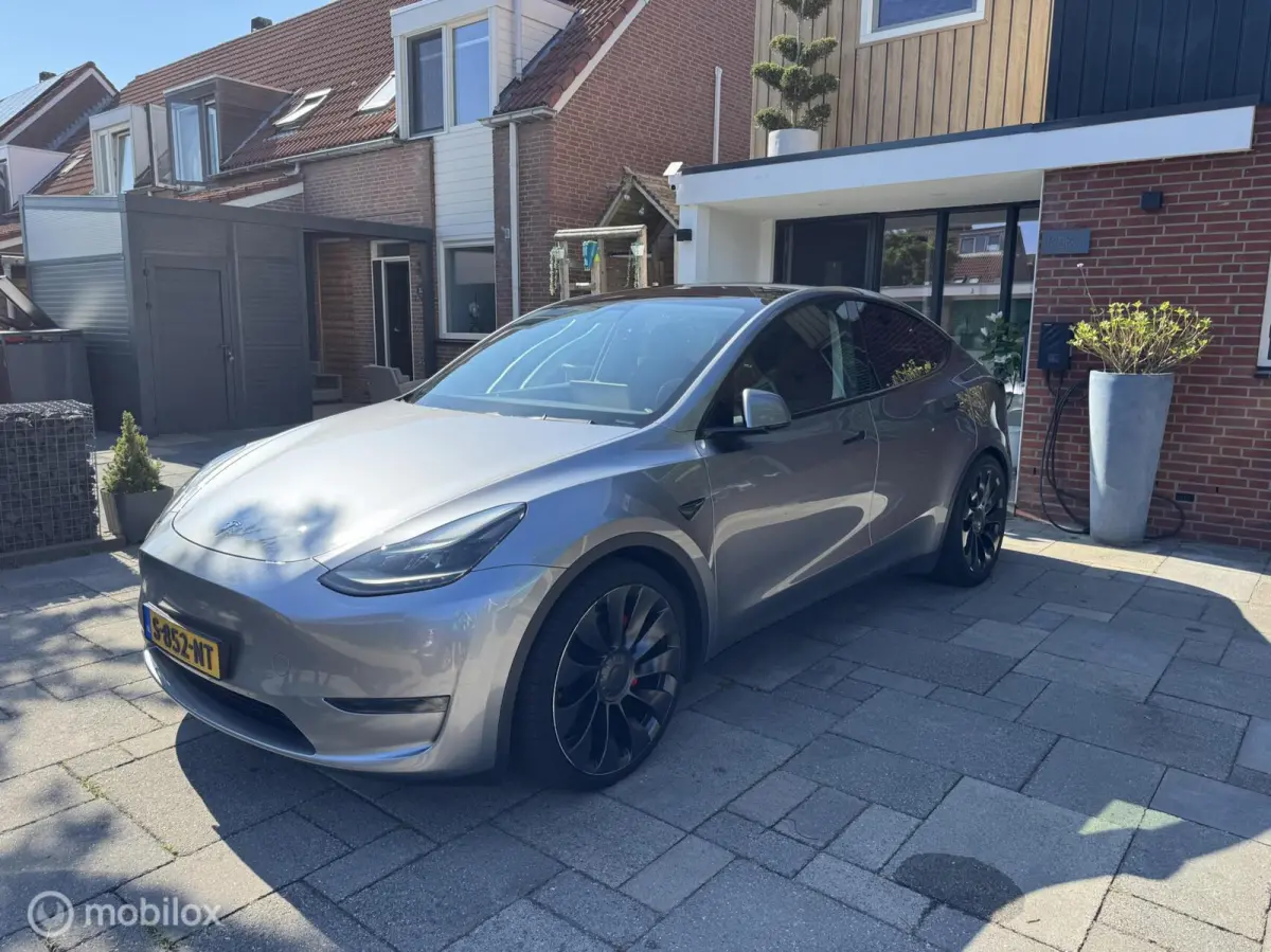 Performance 2023 AWD 75 kWh