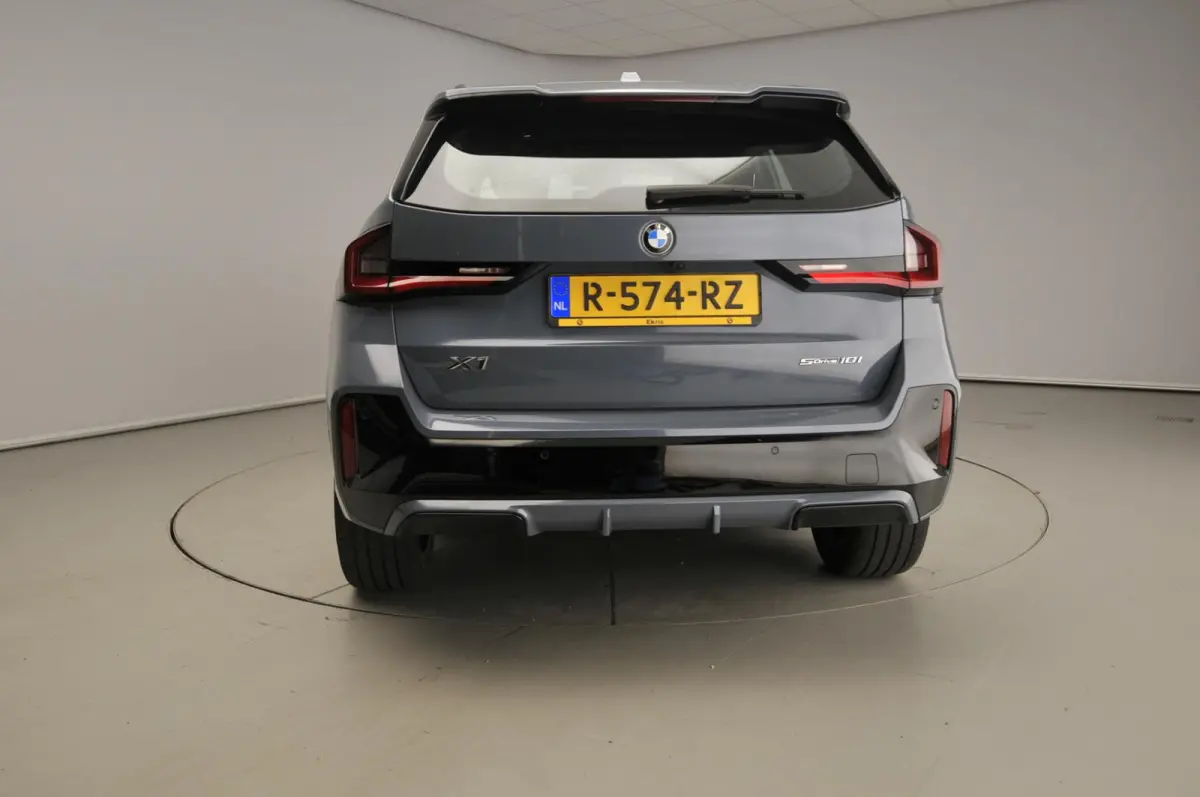 sDrive18i | M-Sportpakket | LED | Leder | HUD | Panoramadak | Elektr. zetels | Stoelverwarming | DAB | Harman-kardon sound | Alu 19 inch