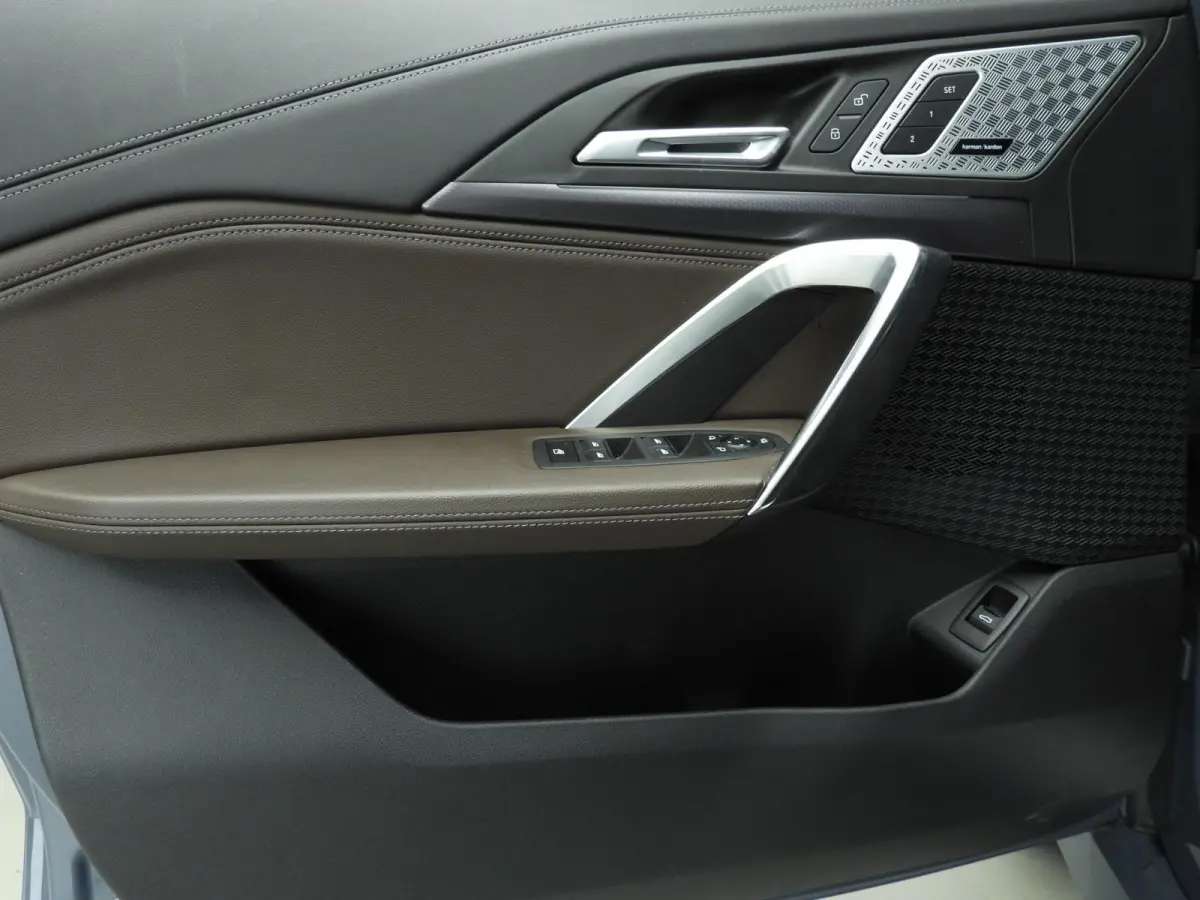 sDrive18i | M-Sportpakket | LED | Leder | HUD | Panoramadak | Elektr. zetels | Stoelverwarming | DAB | Harman-kardon sound | Alu 19 inch