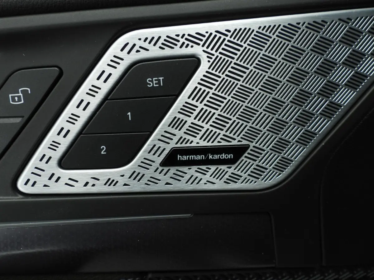 sDrive18i | M-Sportpakket | LED | Leder | HUD | Panoramadak | Elektr. zetels | Stoelverwarming | DAB | Harman-kardon sound | Alu 19 inch