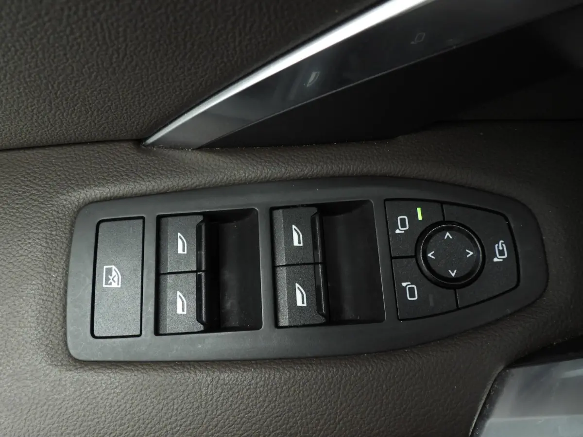 sDrive18i | M-Sportpakket | LED | Leder | HUD | Panoramadak | Elektr. zetels | Stoelverwarming | DAB | Harman-kardon sound | Alu 19 inch