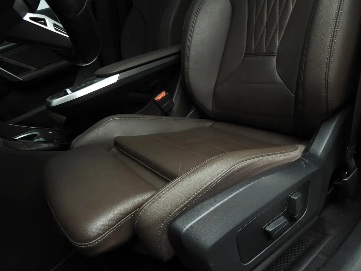 sDrive18i | M-Sportpakket | LED | Leder | HUD | Panoramadak | Elektr. zetels | Stoelverwarming | DAB | Harman-kardon sound | Alu 19 inch