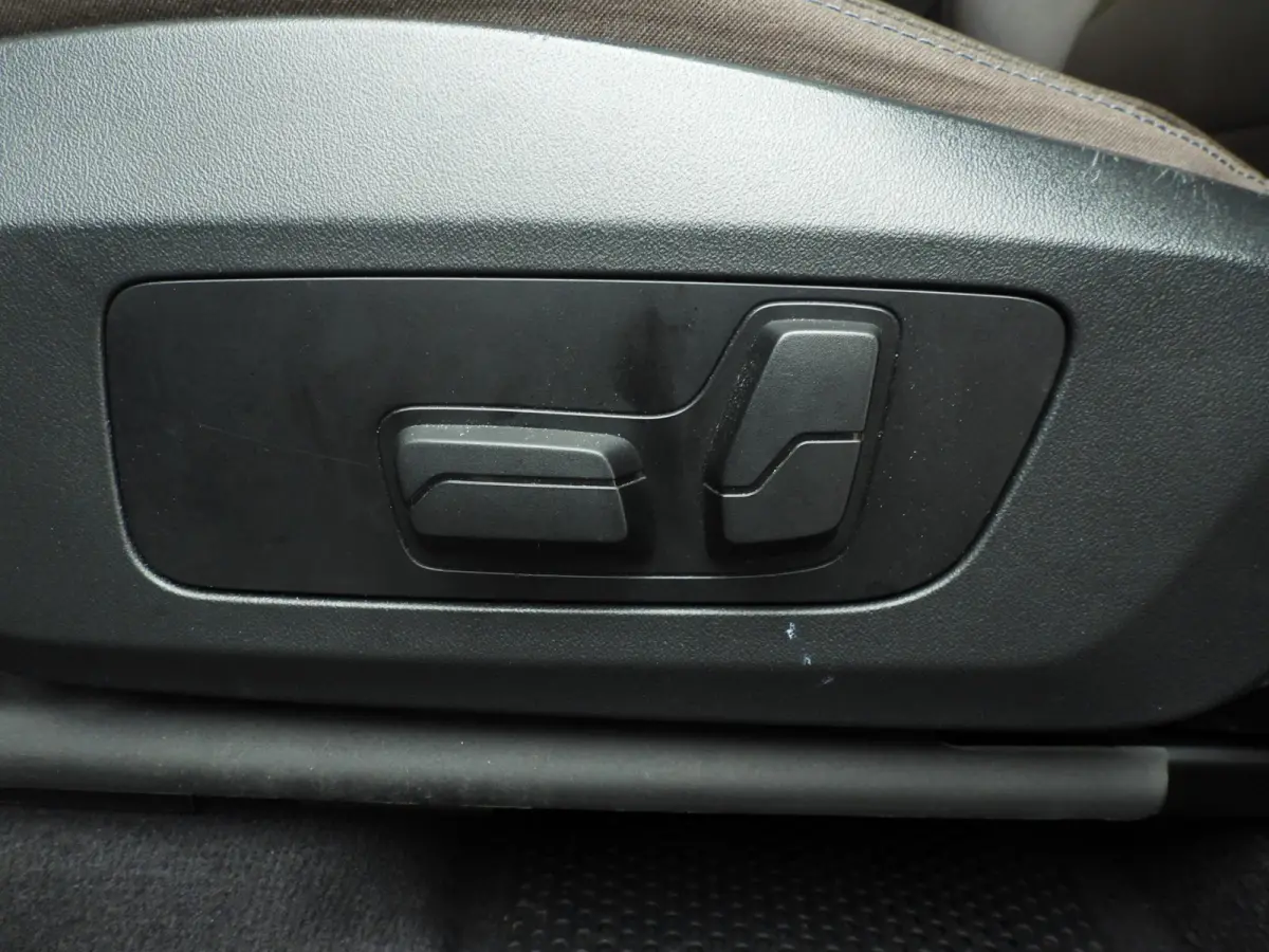 sDrive18i | M-Sportpakket | LED | Leder | HUD | Panoramadak | Elektr. zetels | Stoelverwarming | DAB | Harman-kardon sound | Alu 19 inch