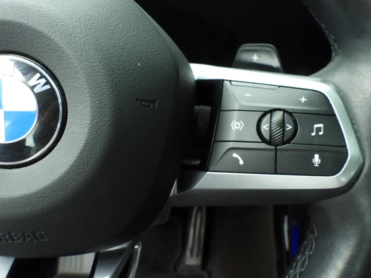 sDrive18i | M-Sportpakket | LED | Leder | HUD | Panoramadak | Elektr. zetels | Stoelverwarming | DAB | Harman-kardon sound | Alu 19 inch