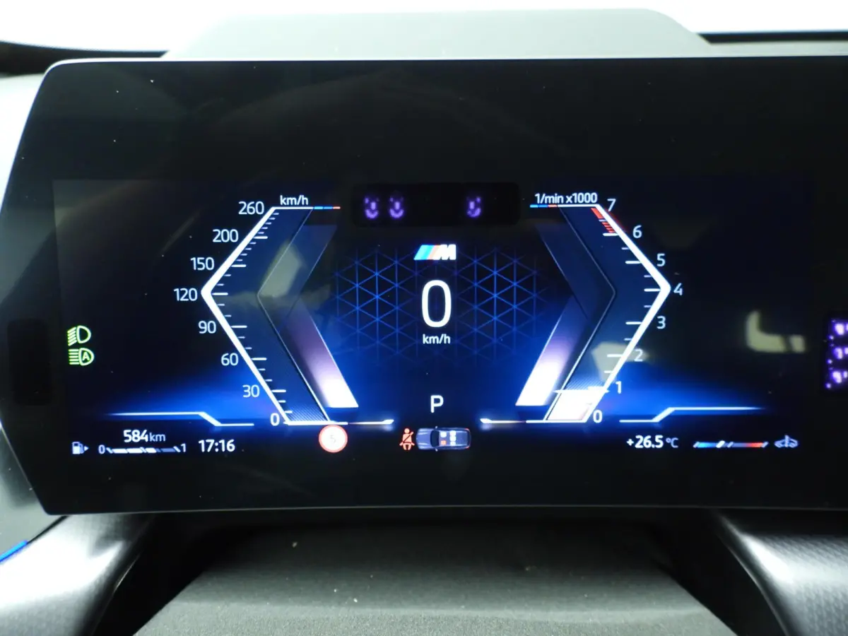 sDrive18i | M-Sportpakket | LED | Leder | HUD | Panoramadak | Elektr. zetels | Stoelverwarming | DAB | Harman-kardon sound | Alu 19 inch