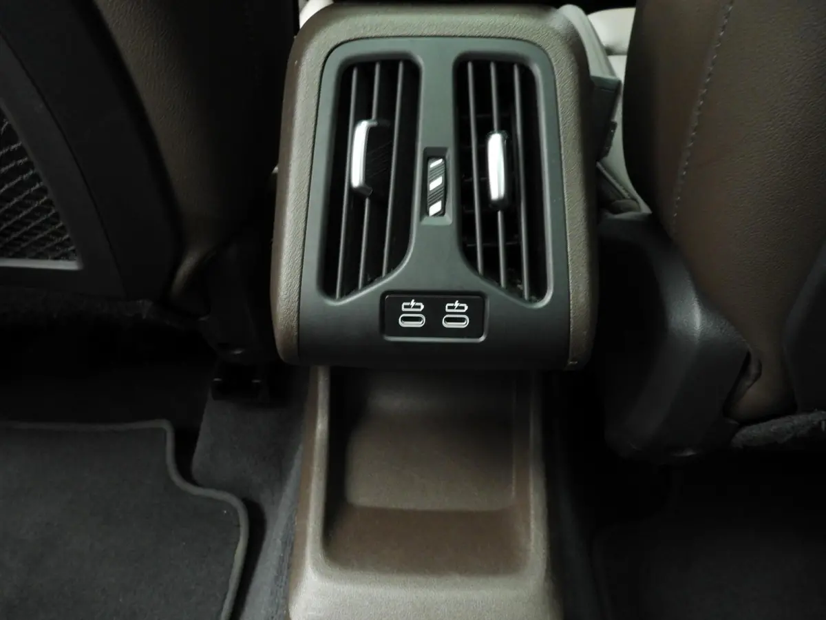 sDrive18i | M-Sportpakket | LED | Leder | HUD | Panoramadak | Elektr. zetels | Stoelverwarming | DAB | Harman-kardon sound | Alu 19 inch