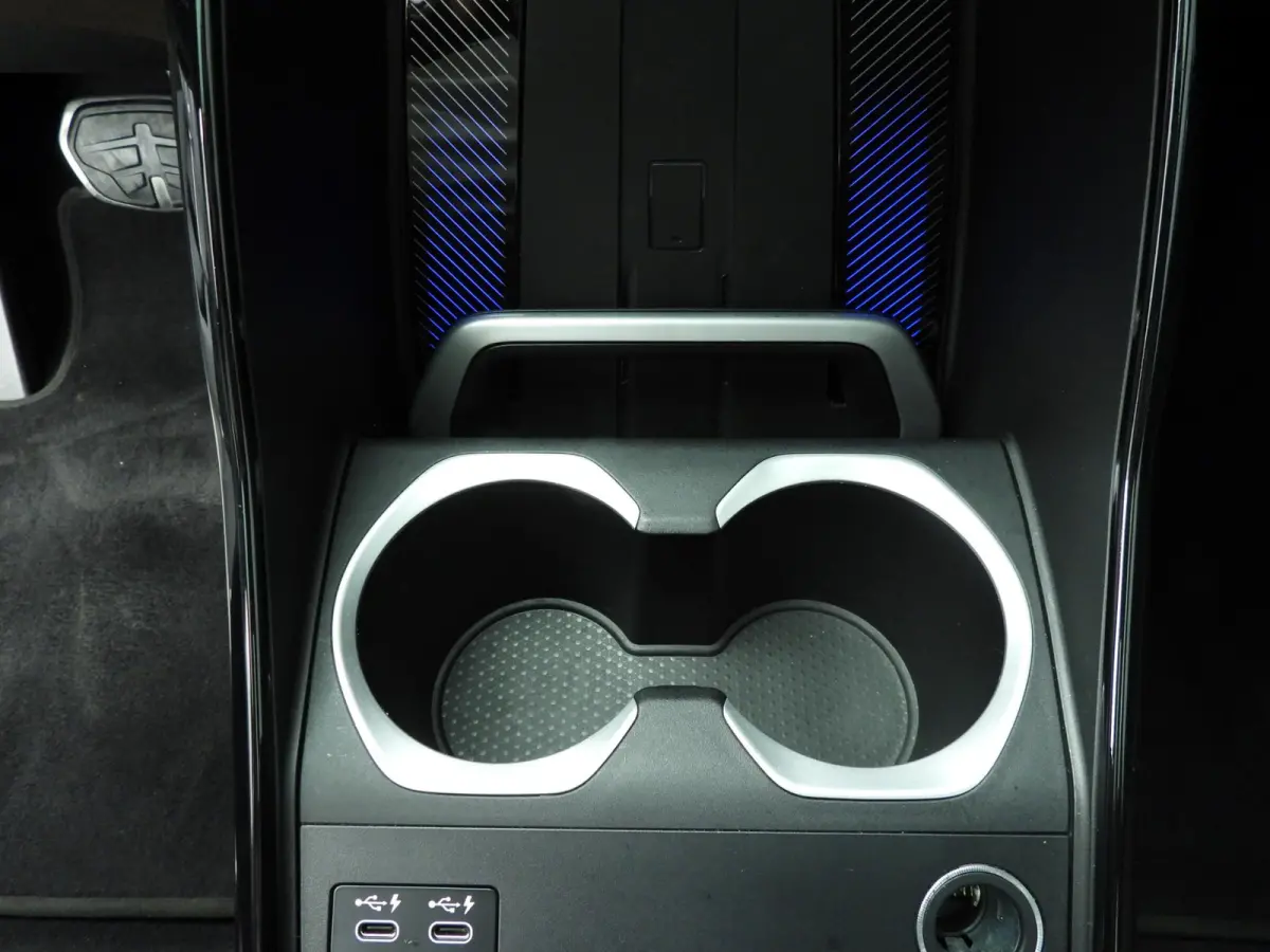 sDrive18i | M-Sportpakket | LED | Leder | HUD | Panoramadak | Elektr. zetels | Stoelverwarming | DAB | Harman-kardon sound | Alu 19 inch