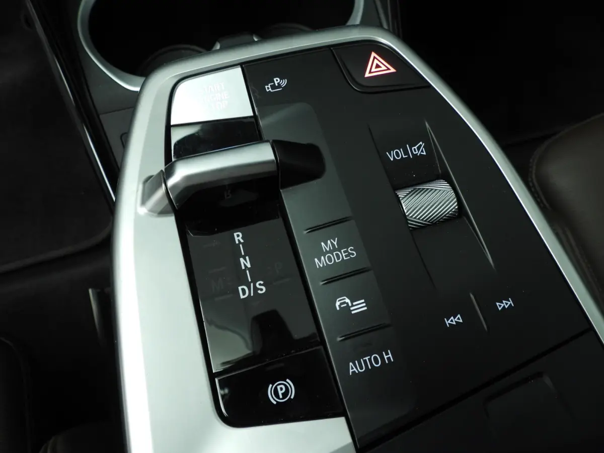 sDrive18i | M-Sportpakket | LED | Leder | HUD | Panoramadak | Elektr. zetels | Stoelverwarming | DAB | Harman-kardon sound | Alu 19 inch