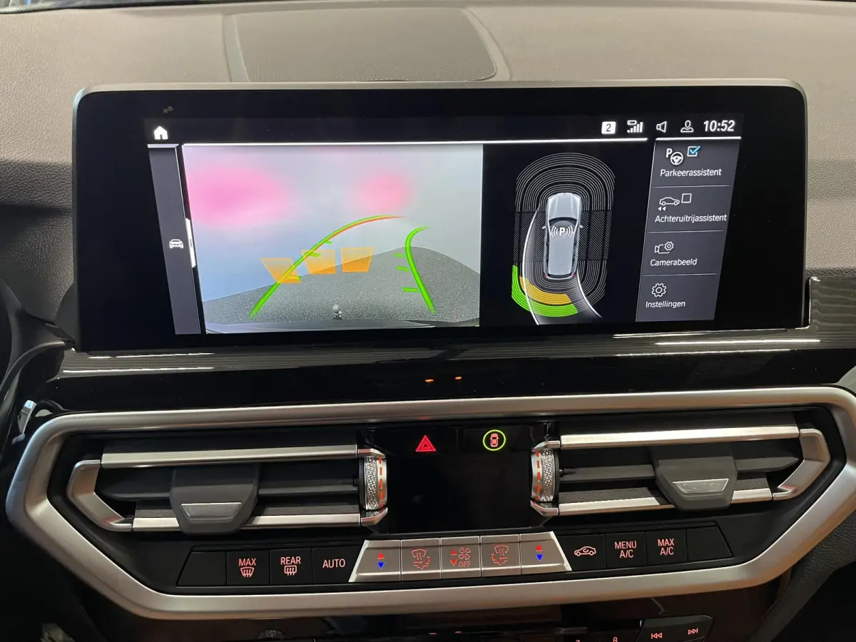 xDrive30e Trekhaak PDC VA + Camera Sportstoelen 19" M-Sport Stoelverwarming Cognac Leder Bekleding Privacy Glass DAB+ Navi Carplay Cruise Control