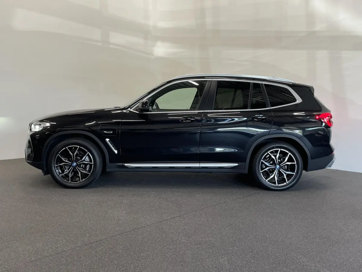 xDrive30e Trekhaak PDC VA + Camera Sportstoelen 19" M-Sport Stoelverwarming Cognac Leder Bekleding Privacy Glass DAB+ Navi Carplay Cruise Control