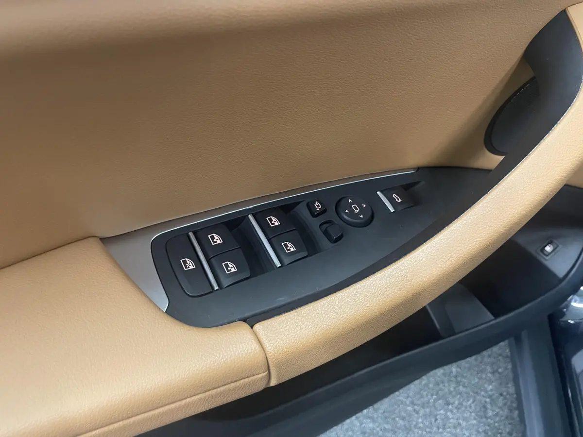 xDrive30e Trekhaak PDC VA + Camera Sportstoelen 19" M-Sport Stoelverwarming Cognac Leder Bekleding Privacy Glass DAB+ Navi Carplay Cruise Control