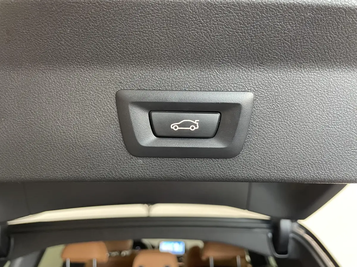 xDrive30e Trekhaak PDC VA + Camera Sportstoelen 19" M-Sport Stoelverwarming Cognac Leder Bekleding Privacy Glass DAB+ Navi Carplay Cruise Control