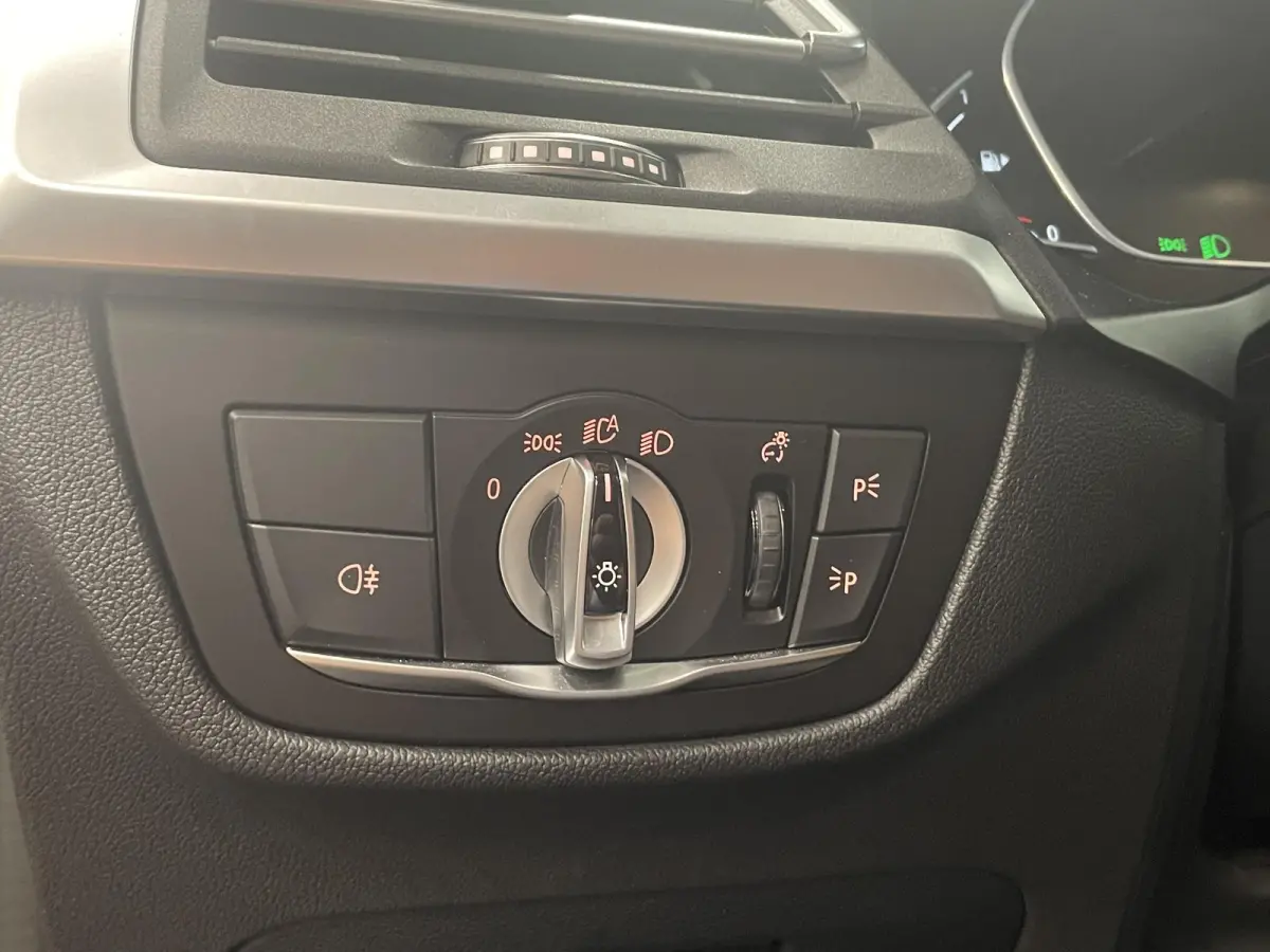 xDrive30e Trekhaak PDC VA + Camera Sportstoelen 19" M-Sport Stoelverwarming Cognac Leder Bekleding Privacy Glass DAB+ Navi Carplay Cruise Control