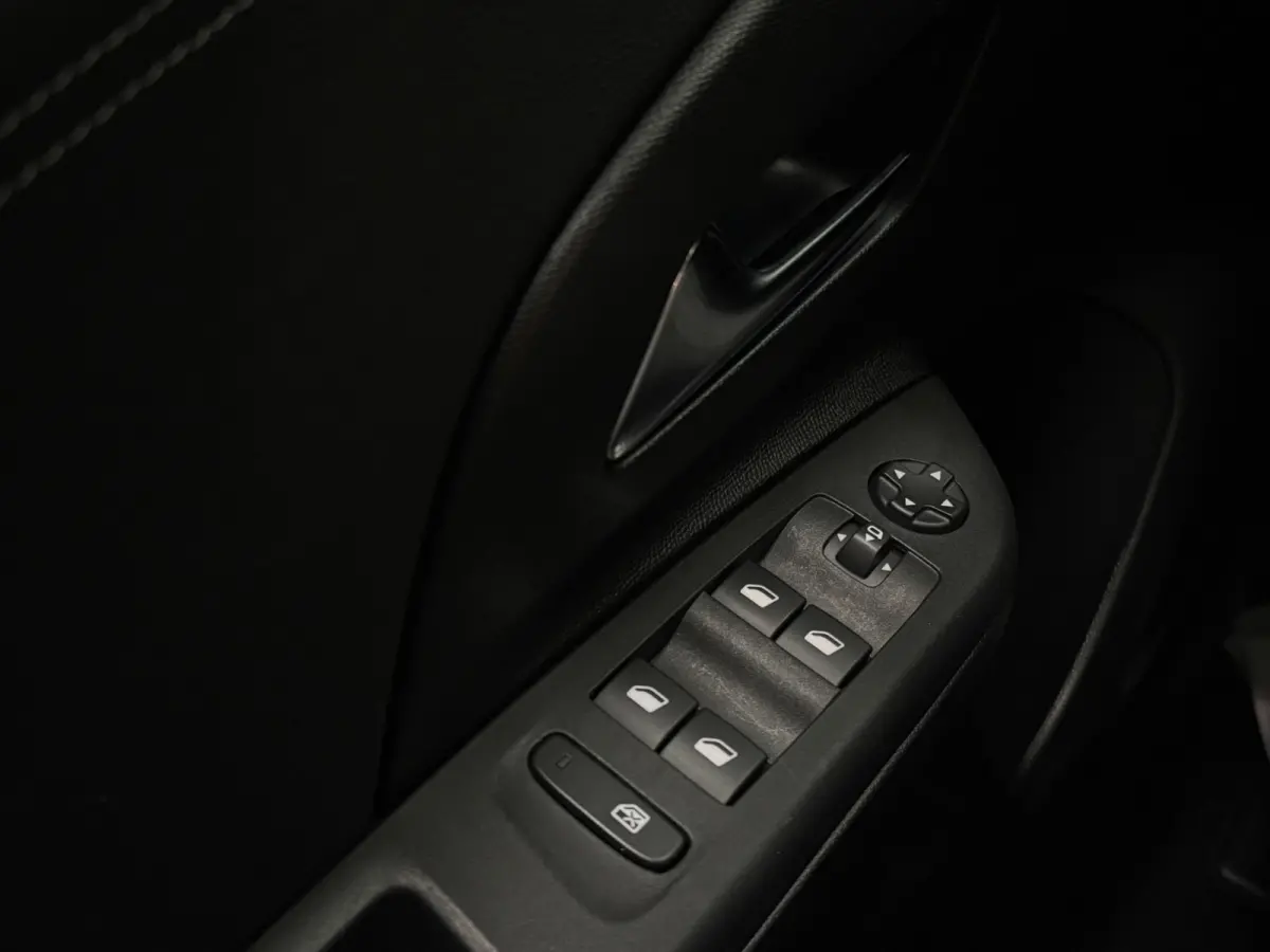 1.2 Turbo GS Line 2025 | Virtual Cockpit | ACC | Camera | Half Leder