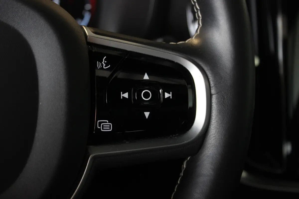 2.0 T6 Twin Engine AWD R-Design Head-Up | Harman/Kardon | Pano | Leder | Camera | Carplay | LED | Stoelverw. V+A | 18" LMV | PDC V+A