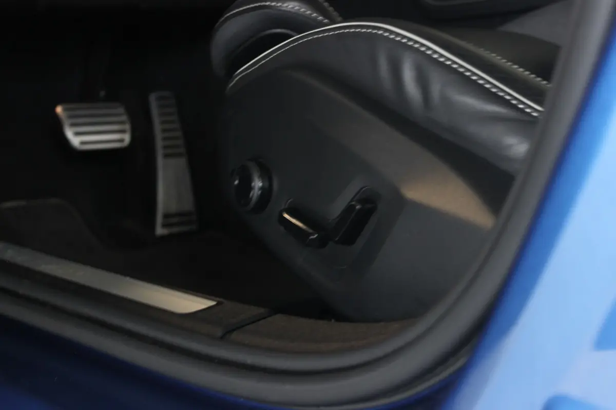 2.0 T6 Twin Engine AWD R-Design Head-Up | Harman/Kardon | Pano | Leder | Camera | Carplay | LED | Stoelverw. V+A | 18" LMV | PDC V+A
